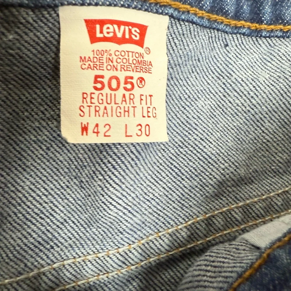Levi’s 505 men’s size 42 x 30 regular fit straight leg denim blue jeans.